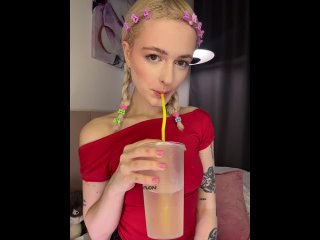 blonde masturbates on webcam